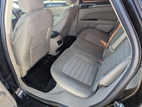 Used 2017 Ford Fusion SE FWD image 24