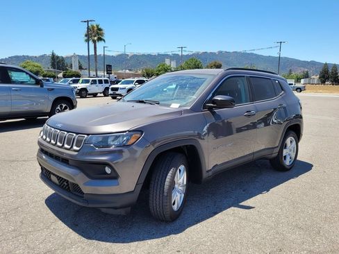 Used 2022 Jeep Compass Latitude AWD/4WD image 9