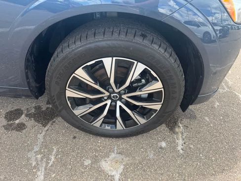 Used 2025 Volvo XC60 B5 Plus AWD/4WD image 12