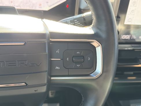 Used 2024 GMC Hummer EV 2X w/ LPO, Illumination Package image 19