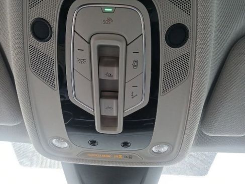 Used 2023 Audi Q8 Premium image 29