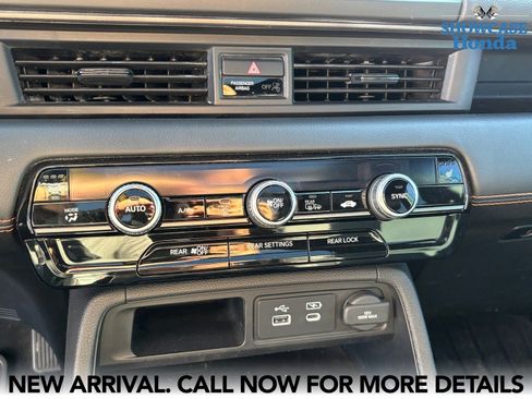 Used 2025 Honda Pilot TrailSport image 10