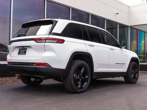 Used 2023 Jeep Grand Cherokee Altitude AWD/4WD image 9