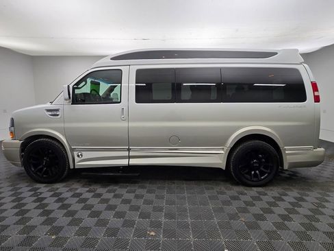 Used 2018 Chevrolet Express 2500 w/ Enhanced Convenience Package image 14