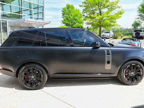 Used 2024 Land Rover Range Rover SV AWD/4WD image 4