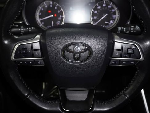 Used 2022 Toyota Highlander XLE image 21