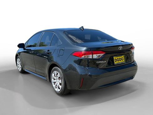 Used 2021 Toyota Corolla LE FWD image 3