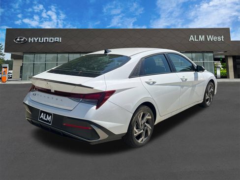 Certified 2025 Hyundai Elantra Sport FWD image 5