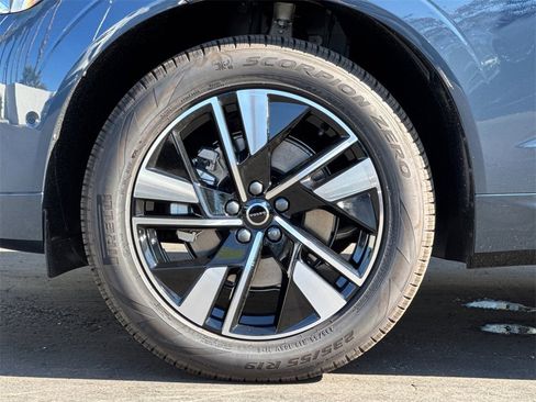 New 2026 Volvo XC60 B5 Plus image 25