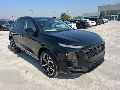 New 2026 Audi Q3 quattro 2.0T AWD/4WD image 3