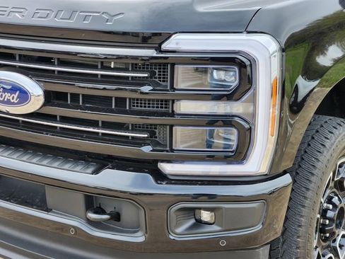 Used 2025 Ford F250 Platinum w/ FX4 Off-Road Package AWD/4WD image 7