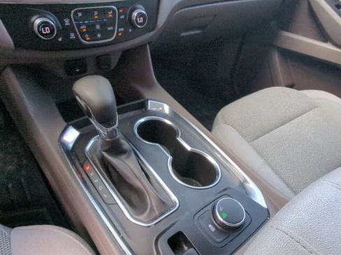 Used 2021 Chevrolet Traverse LT FWD image 18