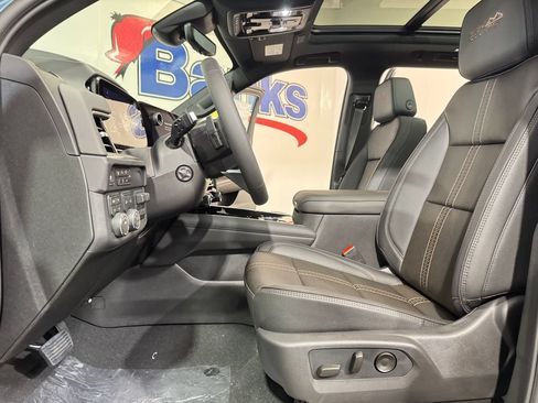 New 2026 Chevrolet Suburban High Country w/ Sun And Tow Package AWD/4WD image 8