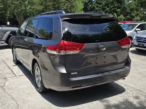 Used 2012 Toyota Sienna LE FWD image 3