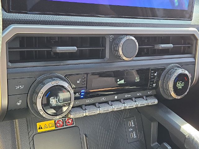 Used 2025 Toyota 4Runner Limited w/ Tow Technology Package AWD/4WD image 15