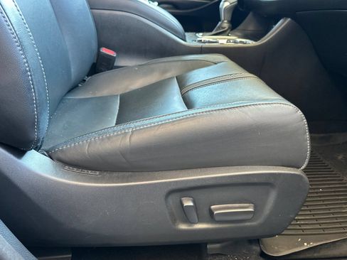 Used 2018 Toyota Highlander SE FWD image 24