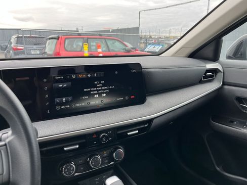 Used 2025 Nissan Kicks SV image 21