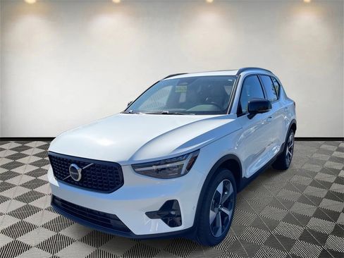 New 2026 Volvo XC40 B5 Plus w/ Protection Package Premier image 7