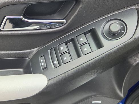 Used 2017 Chevrolet Trax Premier w/ Driver Confidence II Package AWD/4WD image 11
