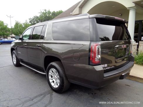 Used 2019 GMC Yukon XL SLT AWD/4WD image 4