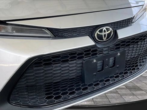Used 2021 Toyota Corolla LE w/ Carpet Mat Package (TMS) FWD image 29