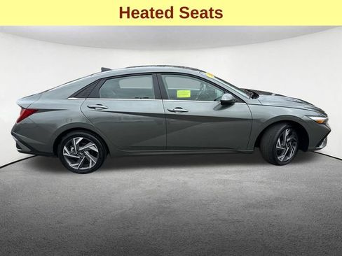 Used 2025 Hyundai Elantra SEL FWD image 11
