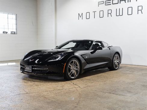 Used 2019 Chevrolet Corvette Stingray Coupe w/ 1LT RWD image 2