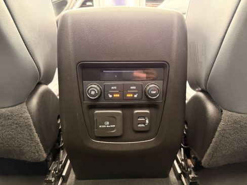 Used 2020 Buick Enclave Premium w/ Sun and Sites Package image 20