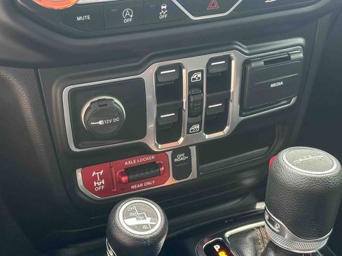 Used 2021 Jeep Gladiator Mojave AWD/4WD image 33