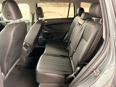 Used 2022 Volkswagen Tiguan SE w/ Panoramic Sunroof Package image 16