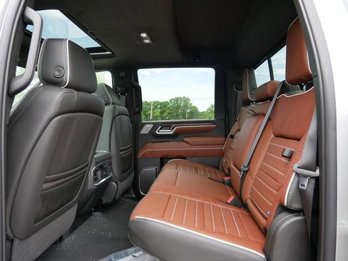 New 2026 GMC Sierra 3500 Denali Ultimate AWD/4WD image 9