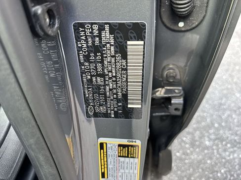 Used 2024 Hyundai Venue Limited image 60