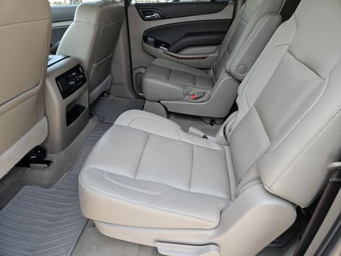 Used 2020 Chevrolet Suburban Premier RWD image 15