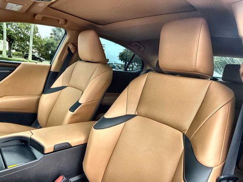 Used 2025 Lexus ES 350 w/ Premium Package FWD image 14