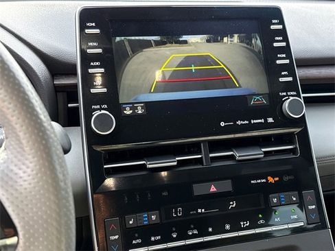 Used 2019 Toyota Avalon Limited image 25