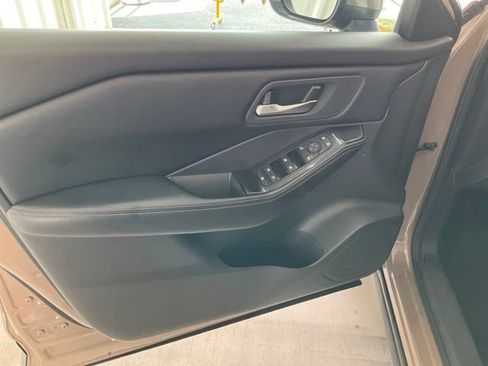 Used 2025 Nissan Rogue SV AWD/4WD image 4