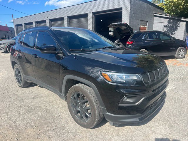 Used 2022 Jeep Compass Latitude w/ Convenience Group AWD/4WD image 3