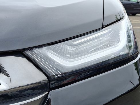 Used 2023 Chevrolet Traverse RS image 9