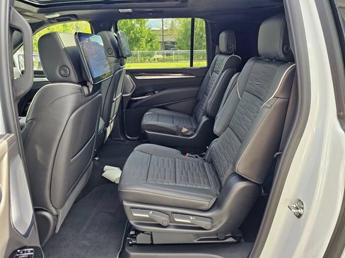 New 2026 Cadillac Escalade ESV Platinum Sport AWD/4WD image 17