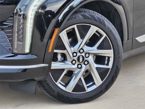 New 2026 Cadillac Optiq Luxury 1 RWD image 7