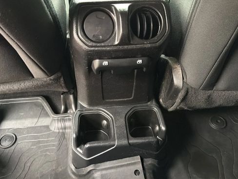 Used 2019 Jeep Wrangler Unlimited Sport S AWD/4WD image 27