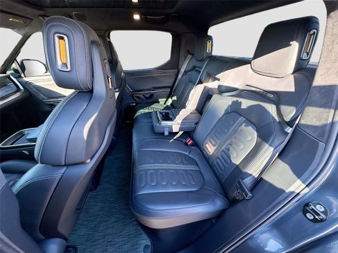 Used 2022 Rivian R1T Launch Edition image 20