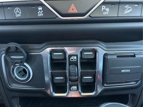 Certified 2021 Jeep Wrangler Unlimited Sahara image 31