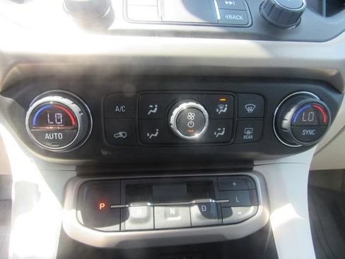 Certified 2023 GMC Acadia Denali w/ Denali Ultimate Package AWD/4WD image 18