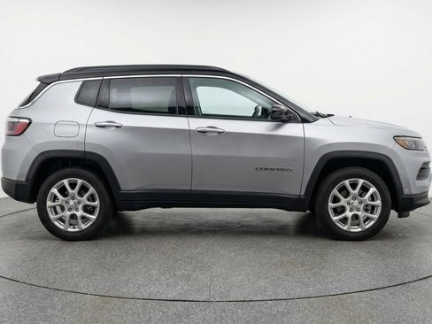 Used 2025 Jeep Compass Limited AWD/4WD image 11