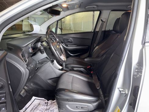 Used 2019 Chevrolet Trax LT w/ LT Convenience Package FWD image 14