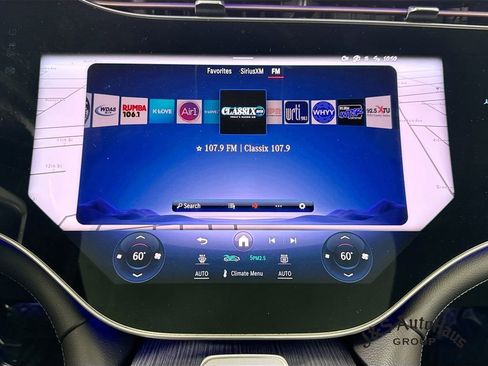 Used 2025 Mercedes-Benz EQS 580 4MATIC SUV w/ Exclusive Trim Package image 17