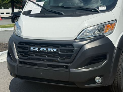 Used 2024 RAM ProMaster 2500 w/ Convenience Group FWD image 9
