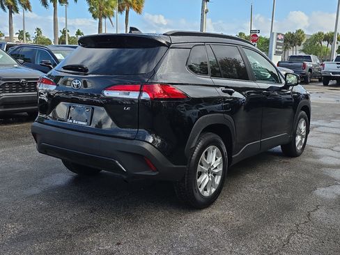 Used 2024 Toyota Corolla Cross LE image 7