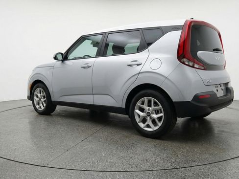Used 2025 Kia Soul LX w/ LX Technology Package FWD image 6